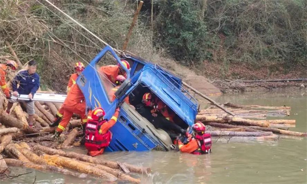 拖拉機超車時應注意什么